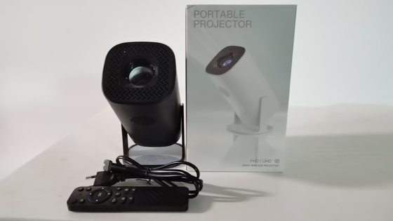 مشروعات FLYIN P30 4K 1080P المحمولة لمسلسل السينما المنزلي والسينما باللون الأبيض الأسود